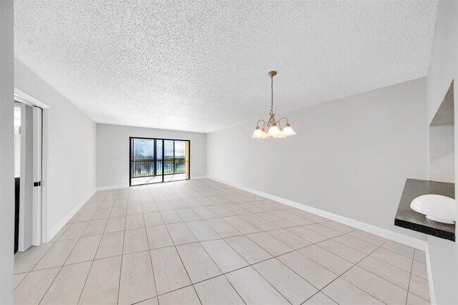 Photo - 2202 S Cypress Bend Dr Unidad 207