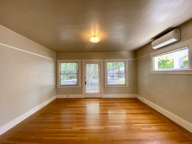Photo - 926-932 35 Unit 93235s