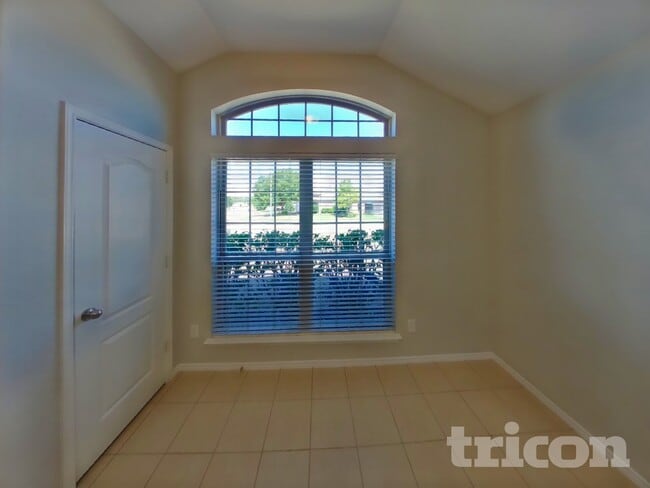 Photo - 304 Sardius Blvd