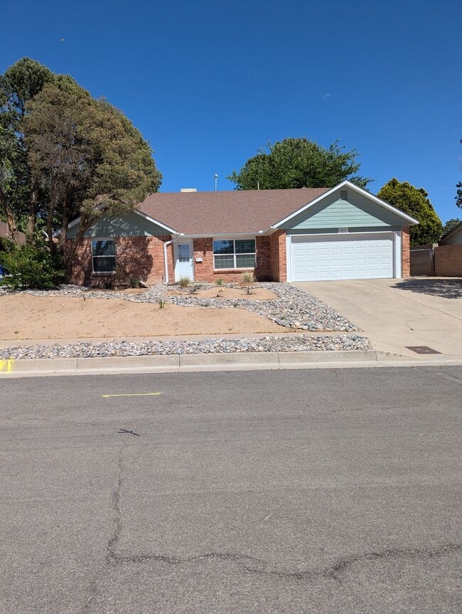 3 Bedroom 2 Bath with 2 car garage - 3 Bedroom 2 Bath with 2 car garage House
