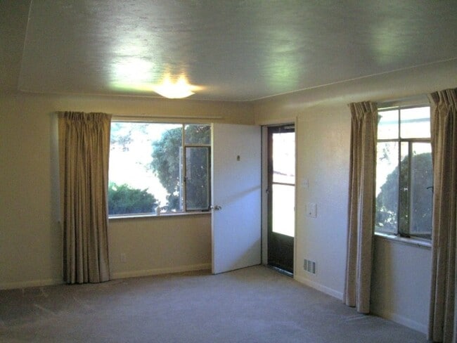 Building Photo - 4695 Reed St