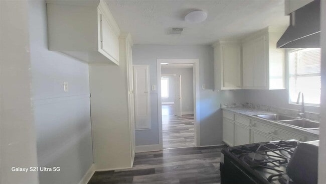 Photo - 1016 N Commerce St