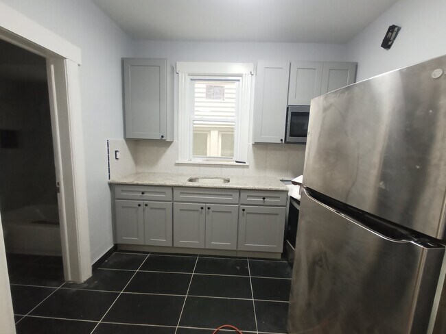 26 Caroline Ave Unit 1st Floor