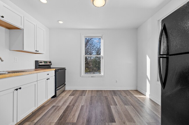 Building Photo - 4721 Section Ave Unit B