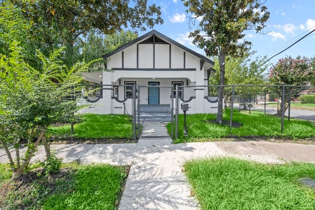 Building Photo - 4902 McKinney St Rental
