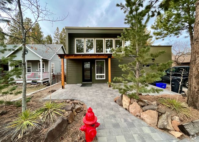Building Photo - M622 Unit #1 Rental