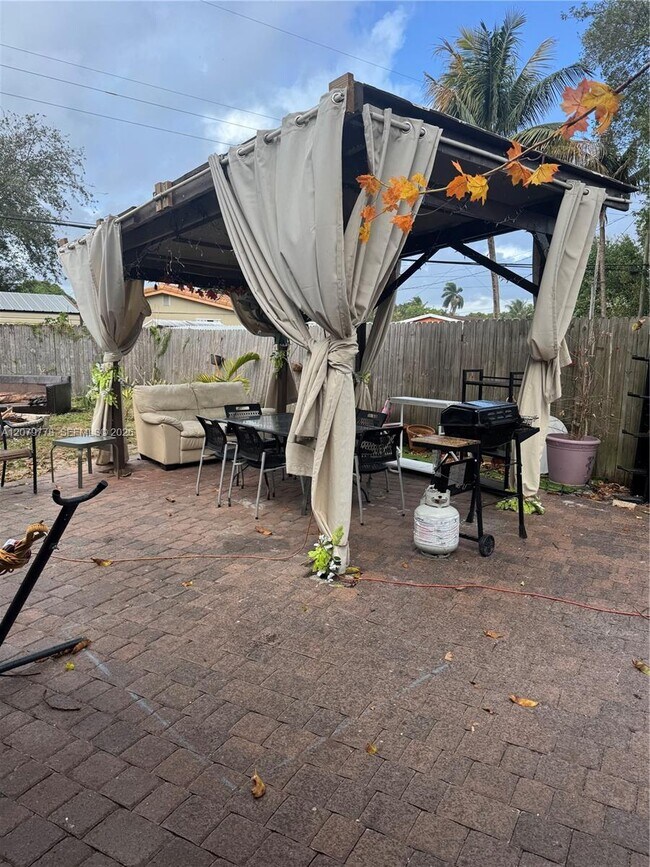 1625 NW 9th Ave Unit A
