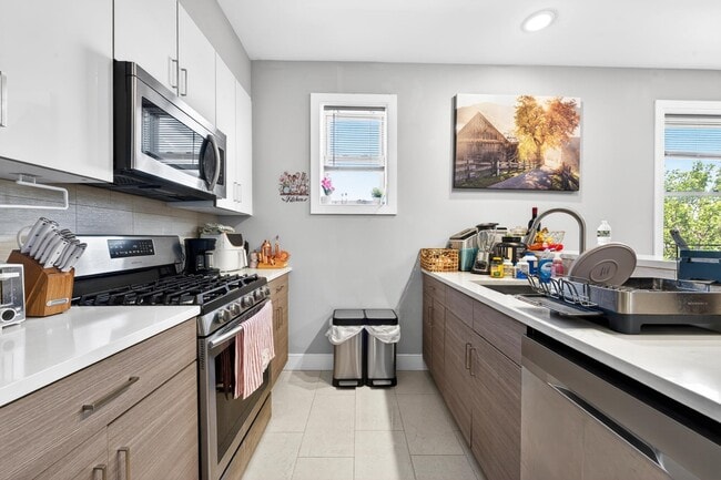 Building Photo - 1432 46th St Unit 3