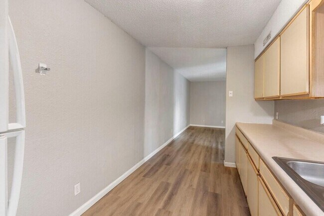 Photo - 865 S Douglas Ave