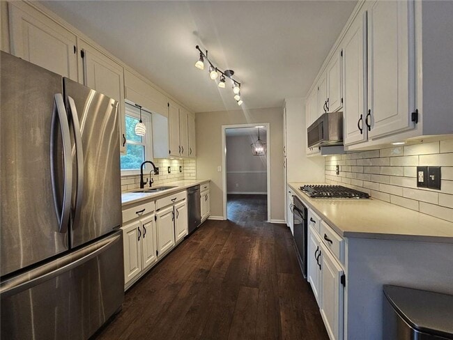 Photo - 290 Oakmere Rd