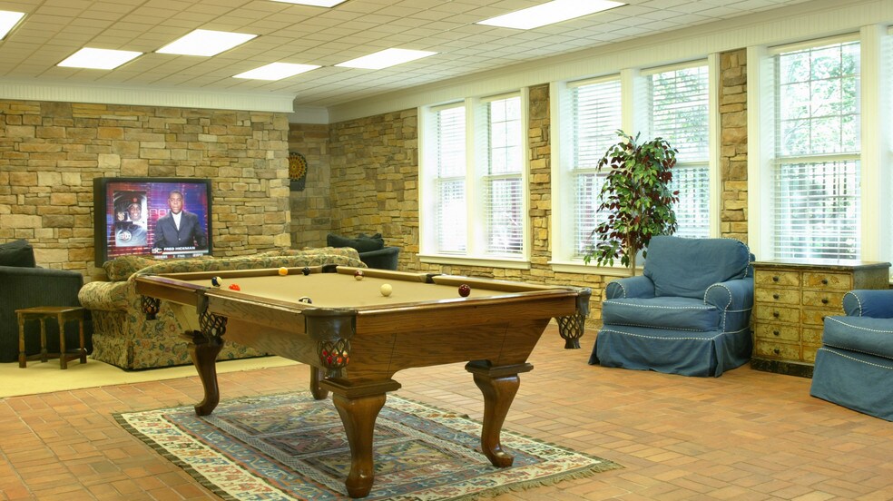 Tuckaway at Shawnee Apartments For Rent in Shawnee, KS