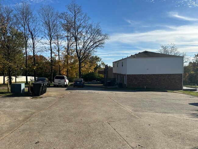 Photo - 114 Oakmont Ln