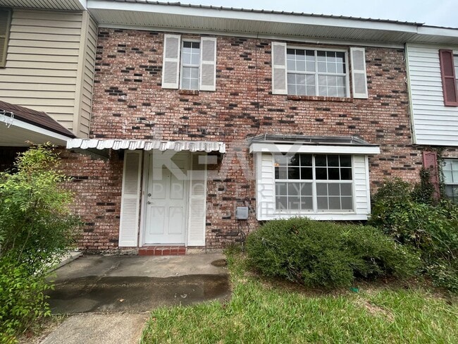 Building Photo - COMING SOON! Spacious townhouse in the heart of Lafayette!