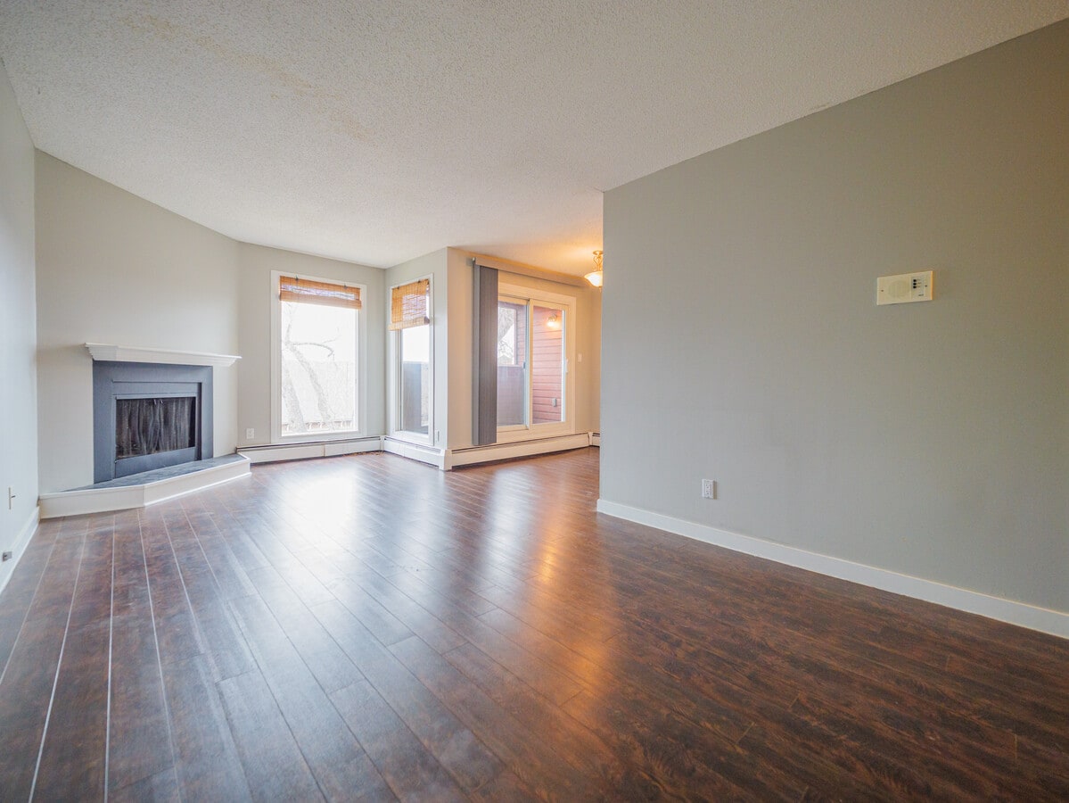 Photo - Commonwealth