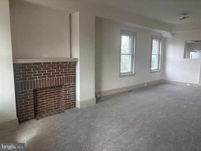 Building Photo - 1016 E Hector St