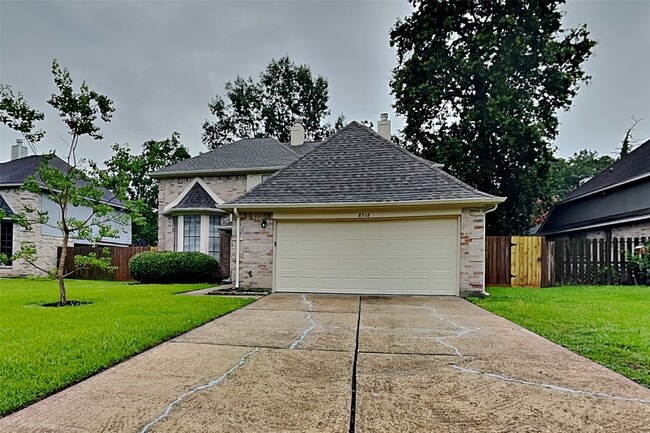 Building Photo - 8718 Pines Pl Dr