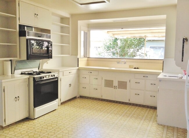 Photo - Lovely 3 Bedroom 2 Bath Single Story in Hollister