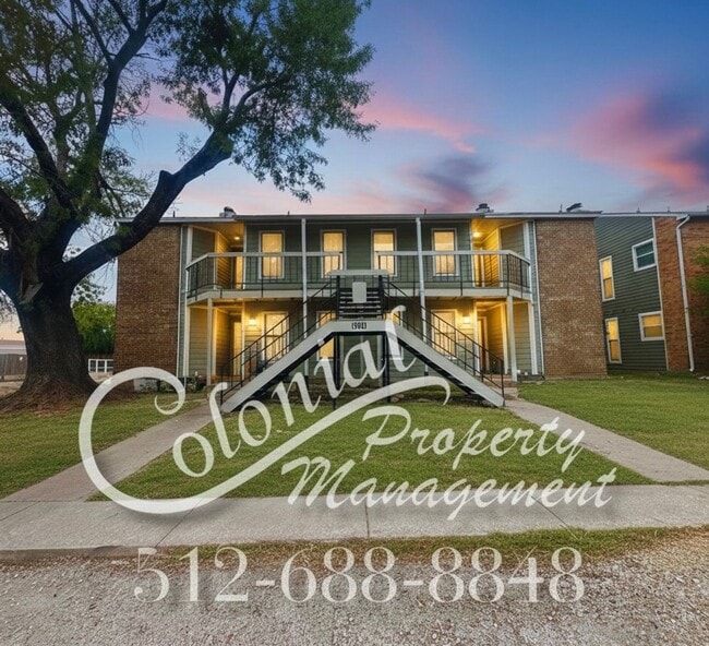 Building Photo - 1910 West Loop Unit A