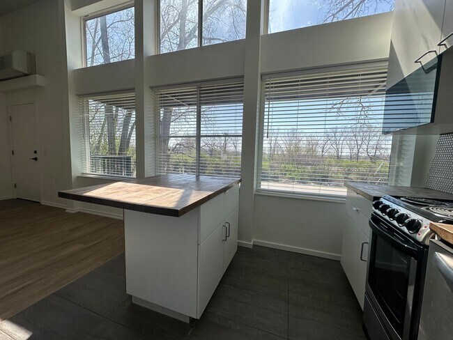 Building Photo - 3048 Anderberg Dr Unit 3048 - 6