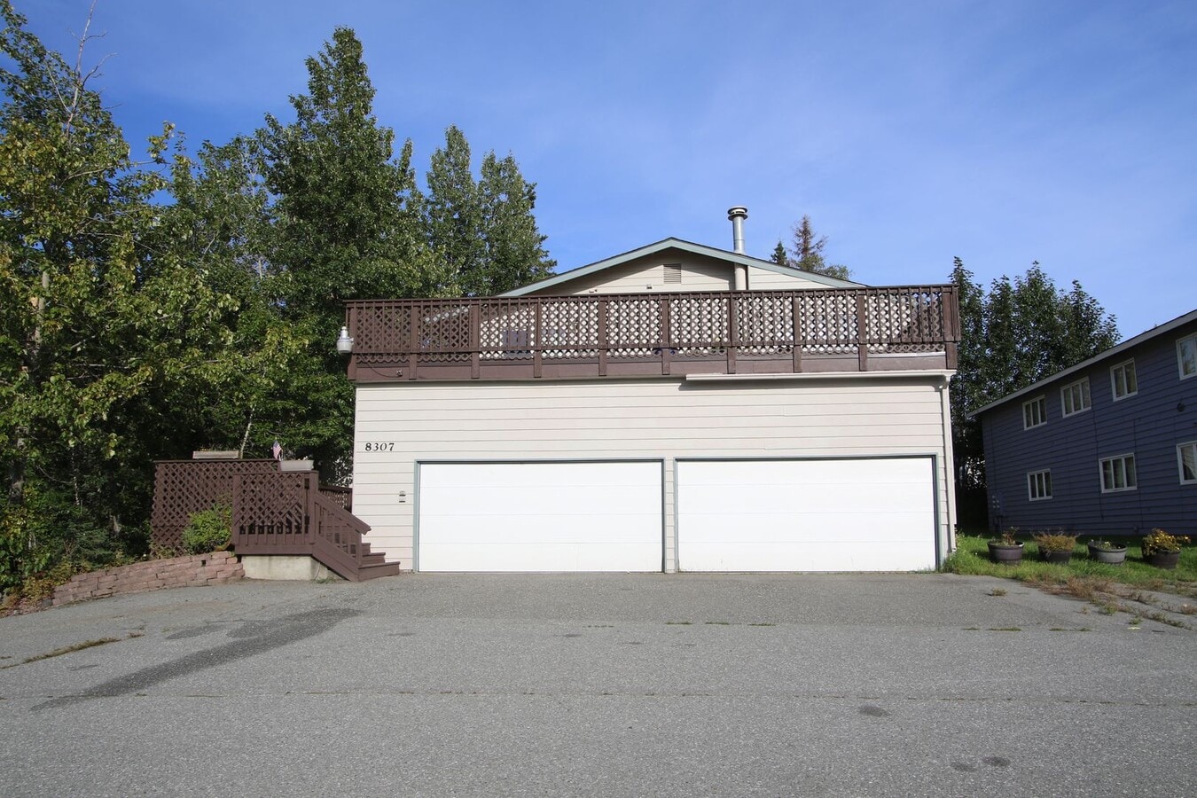2 Bedroom Apartment in Jewel Lake w/ Garage! - 2 Bedroom Apartment in Jewel Lake w/ Garage!