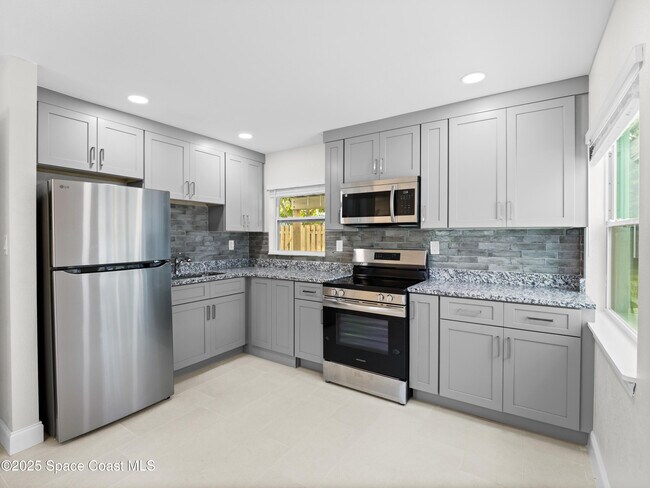 Photo - 101 Deland Ave Unidad 2