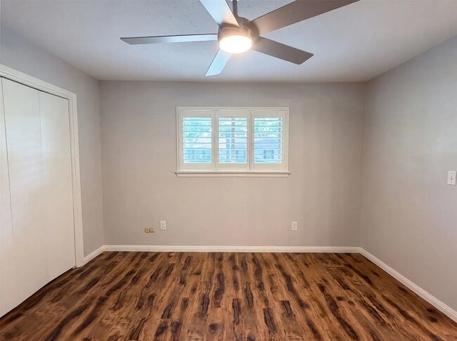 Photo - 1619 Woodcrest Ln