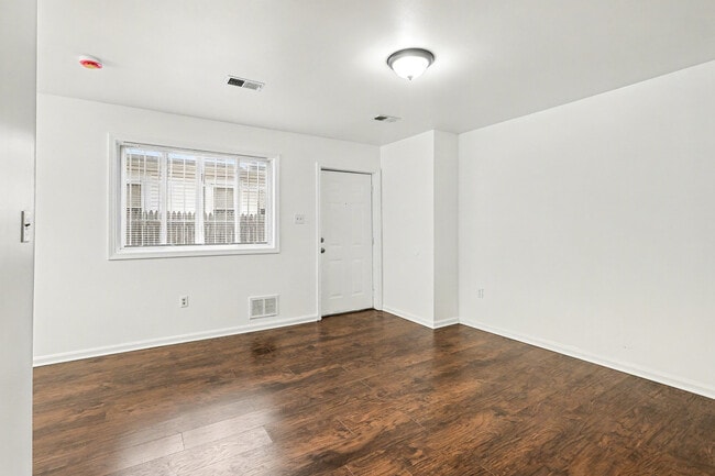 Photo - 506 Eastern Ave NE