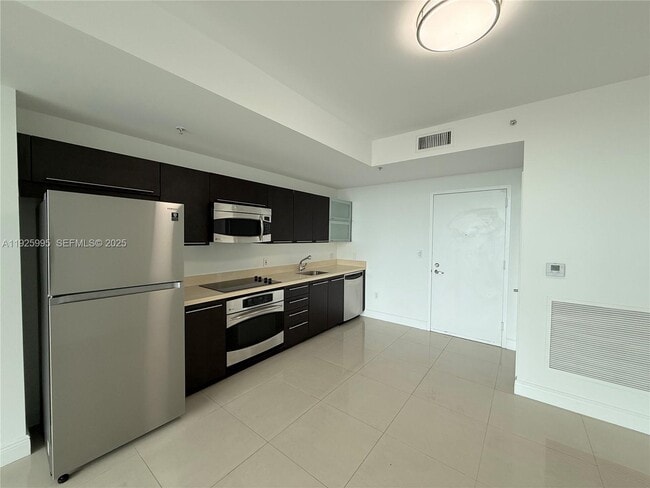 Photo - 90 SW 3rd St Unidad 1809