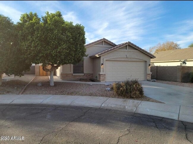 Building Photo - 3423 E Menadota Dr