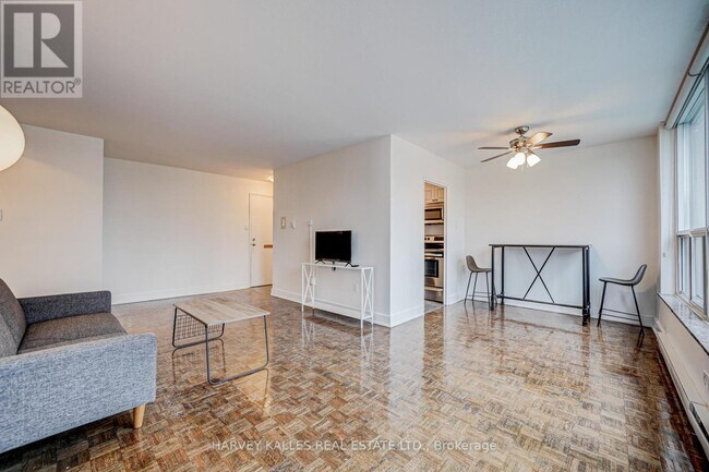 Photo - 133 Erskine Ave Unité 701