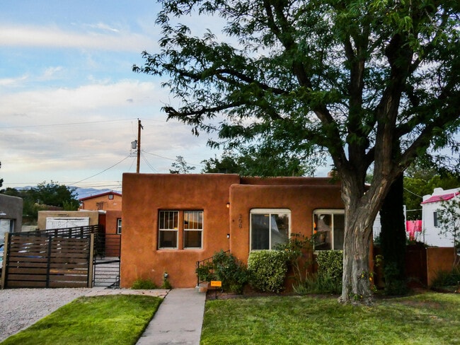 Photo - 308 Dartmouth Dr SE