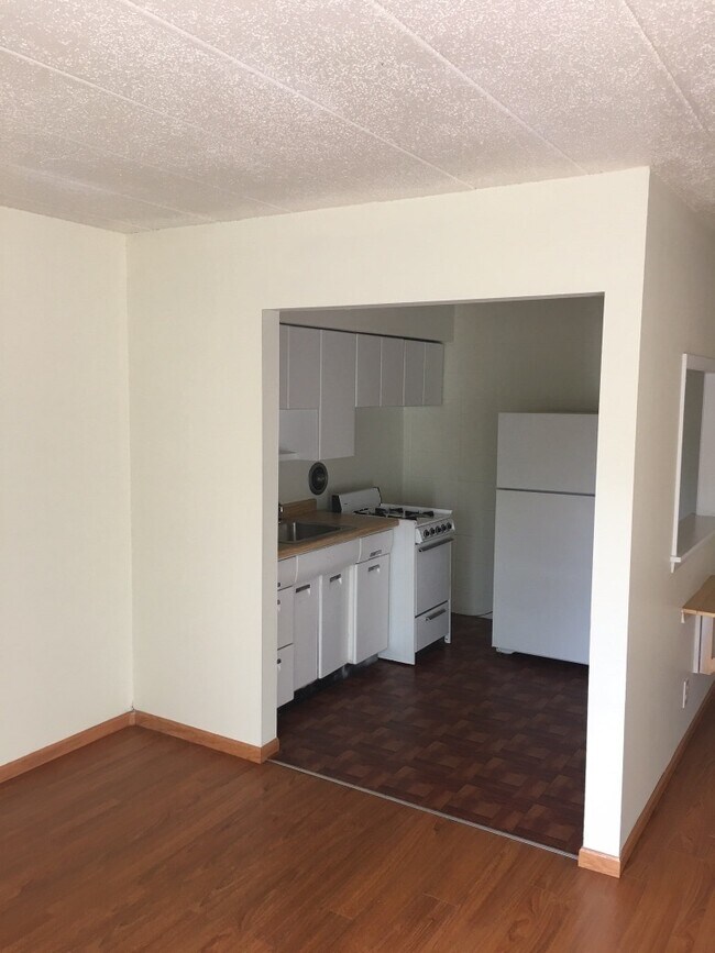 Photo - 2715 dupont ave S.
