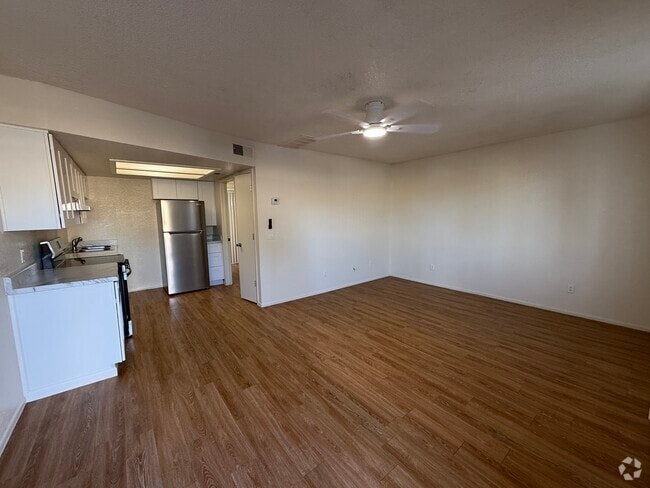 Building Photo - 9860 E Broadway Rd Rental