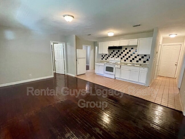 Building Photo - 1738 Wright Ave Unit #3 Rental