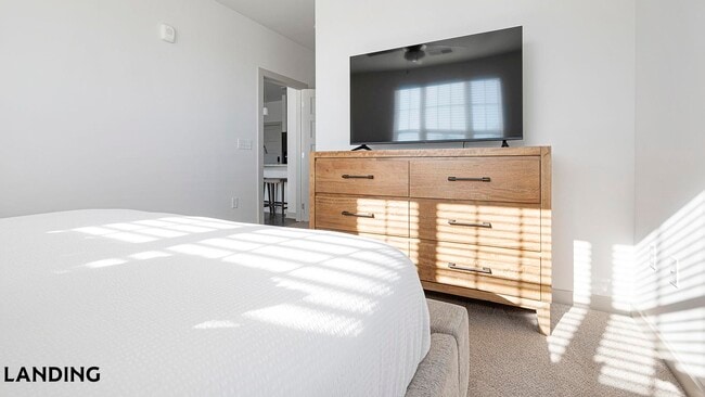 Photo - 340 W 25th St Unidad 1-302