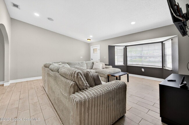 Photo - 377 Emerson Dr NW