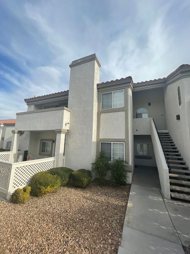 2 Bed Condo in Henderson Nevada. - 2 Bed Condo in Henderson Nevada.