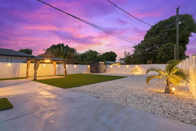 Photo - 128 NW 10th Ave
