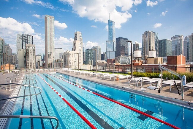 Photo - 200 W Superior St Unidad 2706B