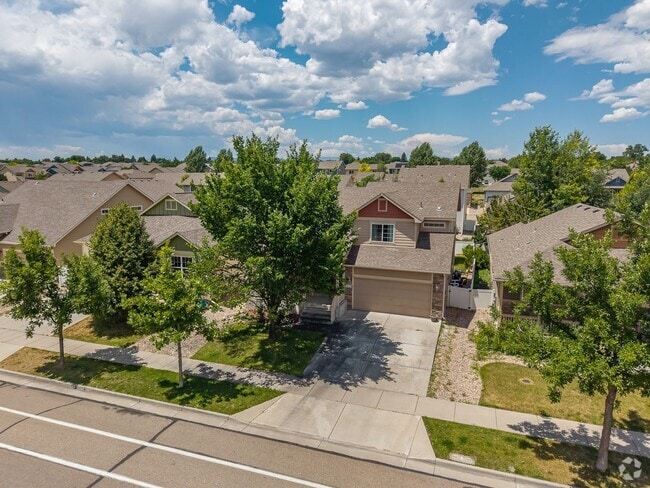 Building Photo - 4 Bed 3 Bath Located in Maple Hill Availab... Rental