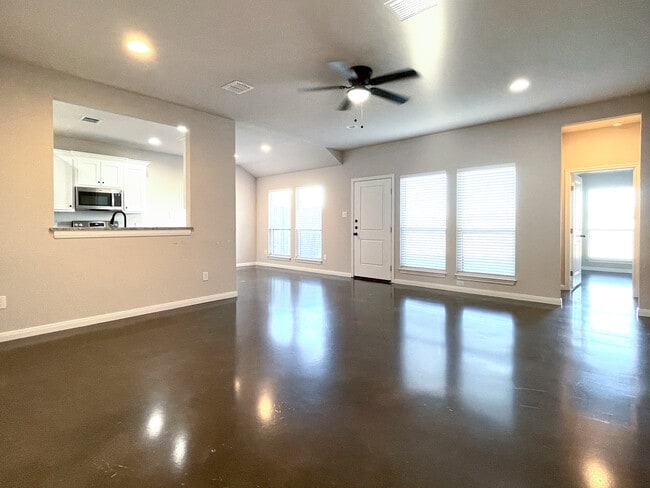 Photo - 100 W Windmill Way