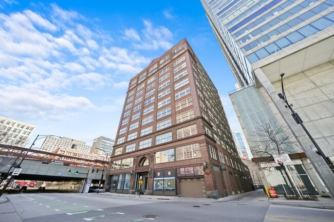 Building Photo - 161 W Harrison St Unit 906