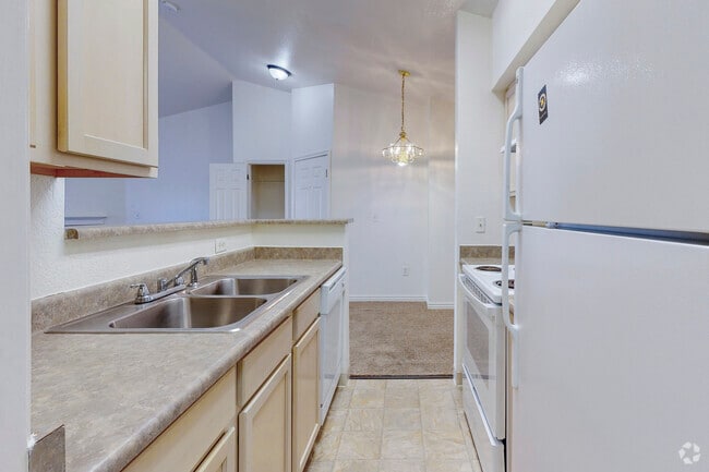 1BR, 1BA - 645SF - Kitchen