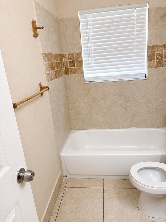 Photo - 1420 Barton Rd Unit 4