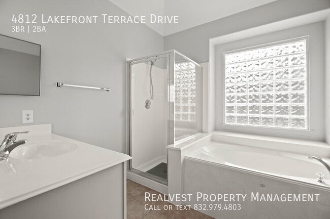 Building Photo - 4812 Lakefront Terrace Dr