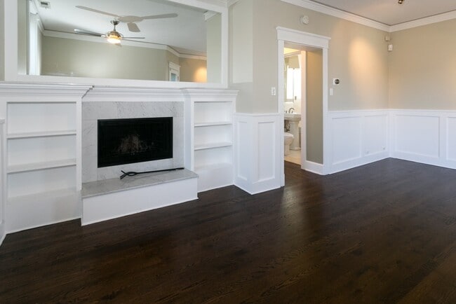 Building Photo - 3627 N Bosworth Ave Unit J07P