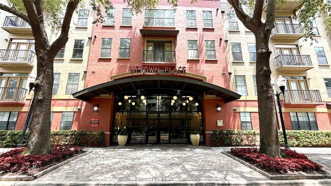 Building Photo - 911 N Orange Ave Unit 243