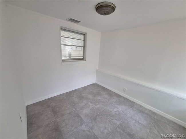 Photo - 27 E Lemon St