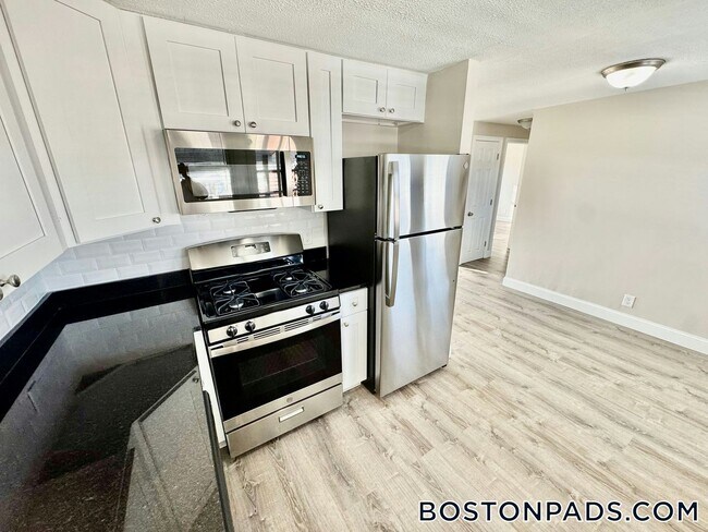 Photo - 108 Shawomet Ave Unit 3