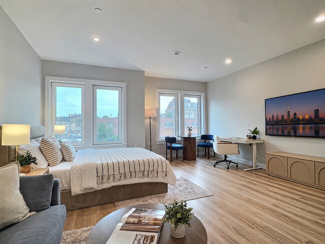 1305 HYDE PARK